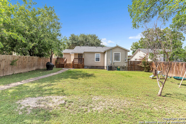 Listing photo id 21 for 630 Glamis Ave