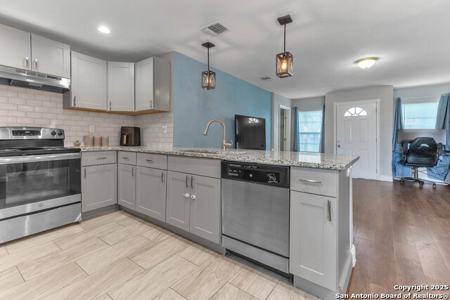 Listing photo id 7 for 630 Glamis Ave