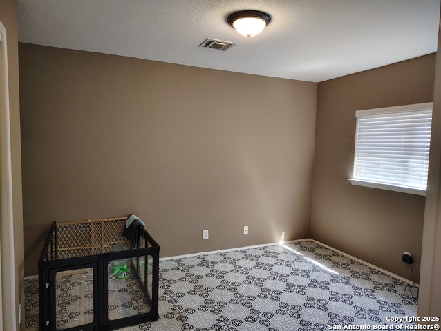 Listing photo id 8 for 8502 Chickasaw