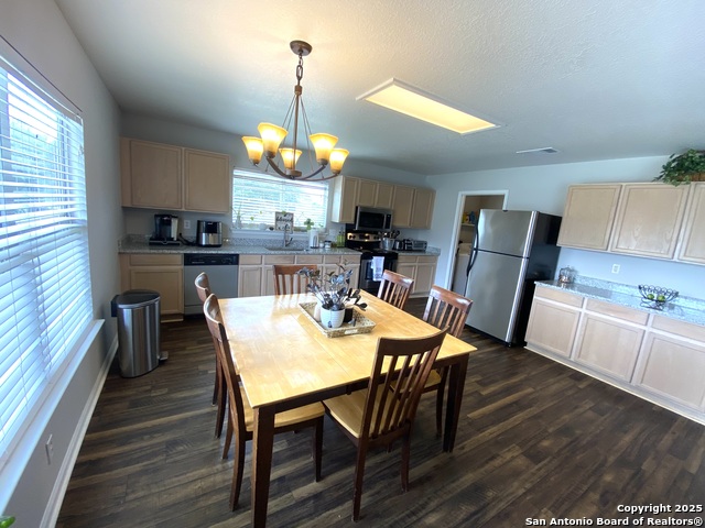 Listing photo id 14 for 6802 Knights