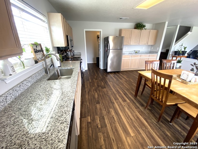 Listing photo id 16 for 6802 Knights