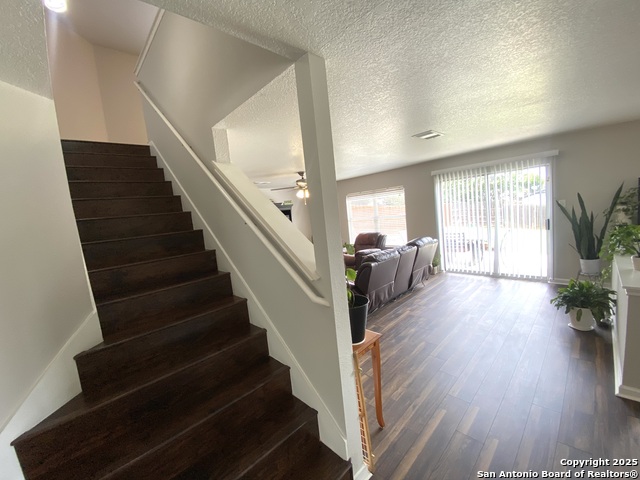 Listing photo id 6 for 6802 Knights