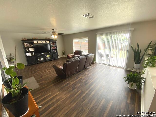 Listing photo id 7 for 6802 Knights