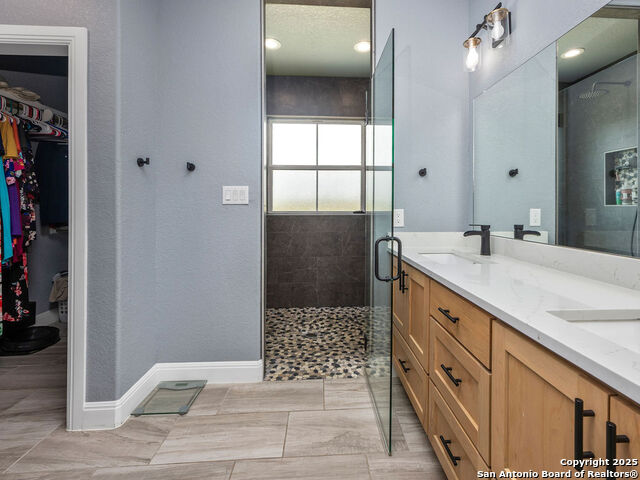 Listing photo id 10 for 228 Triple R