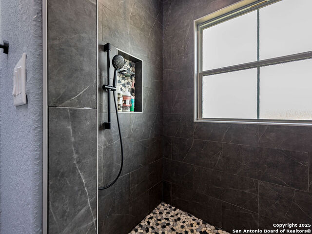 Listing photo id 13 for 228 Triple R