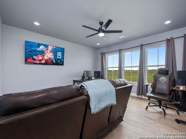 Listing photo id 14 for 228 Triple R