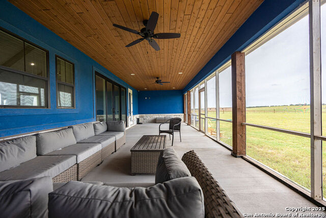 Listing photo id 28 for 228 Triple R