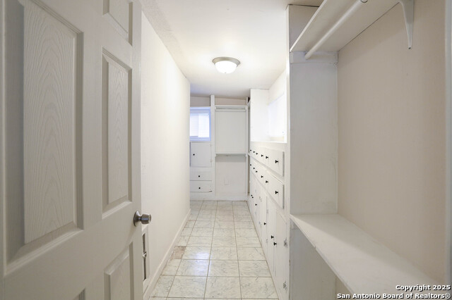 Listing photo id 11 for 772 Cresthill