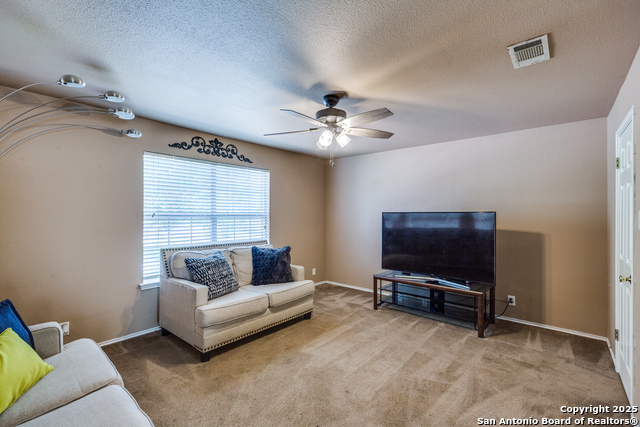 Listing photo id 8 for 1020 Lion King