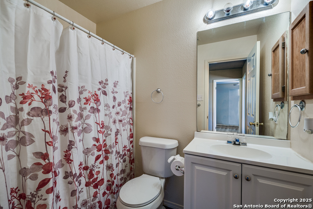 Listing photo id 14 for 1020 Lion King