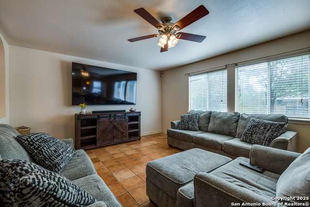Listing photo id 3 for 1020 Lion King