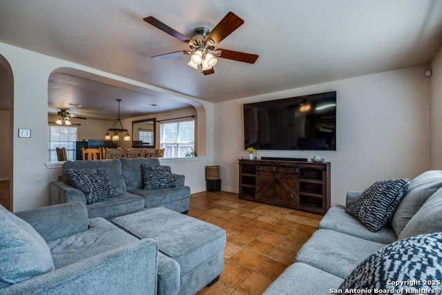 Listing photo id 4 for 1020 Lion King