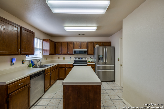 Listing photo id 5 for 1020 Lion King