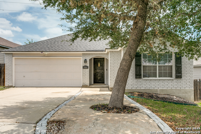 Listing photo id 1 for 7954 Mainland Woods