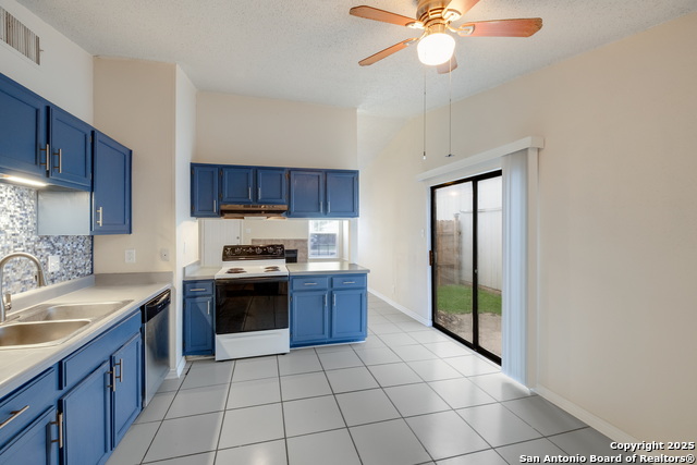 Listing photo id 8 for 2851 Coral Field
