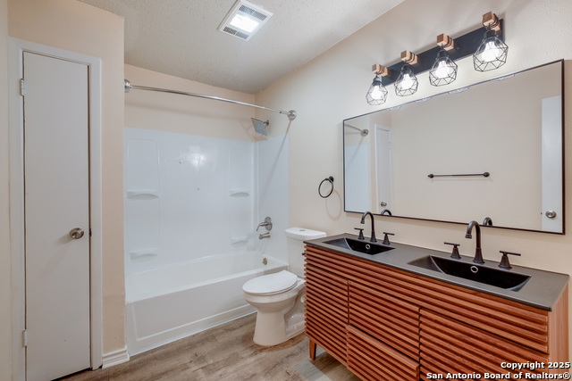 Listing photo id 16 for 2851 Coral Field