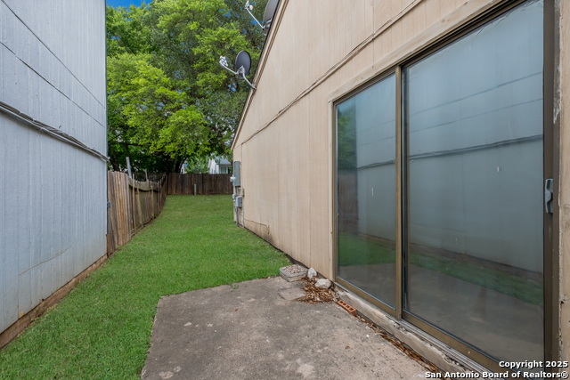 Listing photo id 17 for 2851 Coral Field