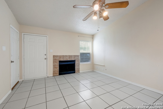 Listing photo id 3 for 2851 Coral Field