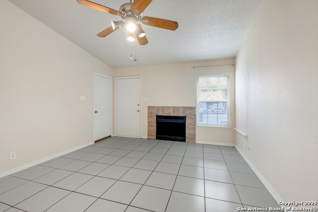 Listing photo id 4 for 2851 Coral Field