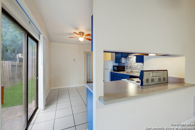 Listing photo id 5 for 2851 Coral Field