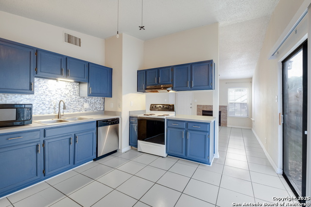Listing photo id 7 for 2851 Coral Field