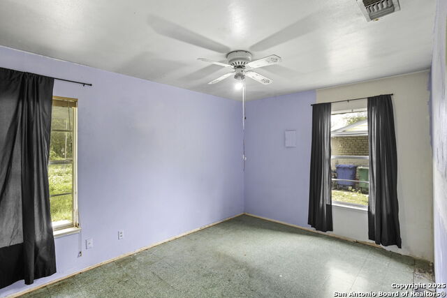 Listing photo id 8 for 5807 Stonybrook