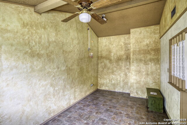 Listing photo id 13 for 5807 Stonybrook