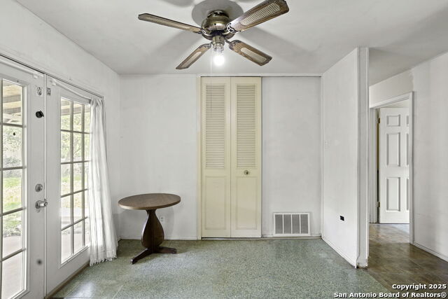 Listing photo id 2 for 5807 Stonybrook