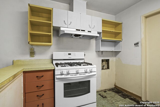 Listing photo id 5 for 5807 Stonybrook