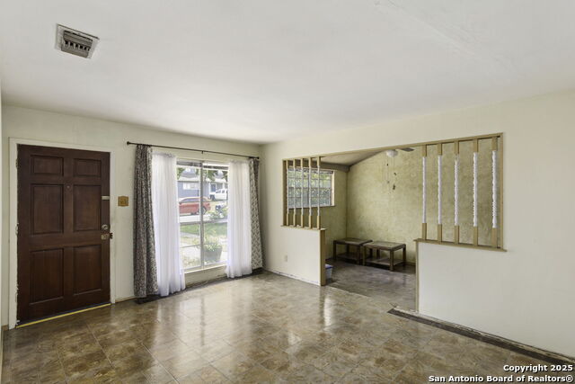 Listing photo id 6 for 5807 Stonybrook