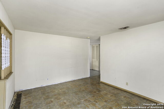 Listing photo id 7 for 5807 Stonybrook