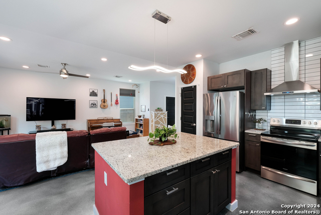Image 10 of 30 For 812 Gevers St N