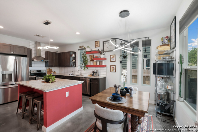 Image 12 of 30 For 812 Gevers St N
