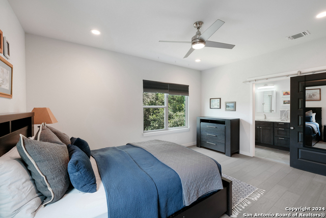 Image 16 of 30 For 812 Gevers St N