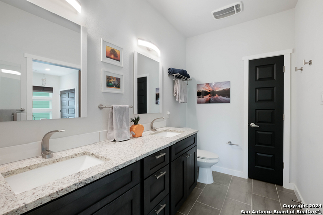 Image 19 of 30 For 812 Gevers St N