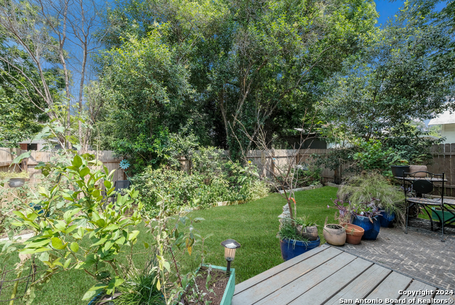 Image 24 of 30 For 812 Gevers St N