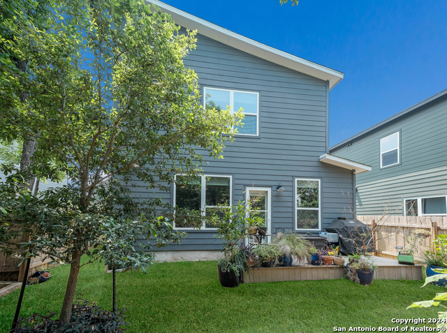 Image 26 of 30 For 812 Gevers St N