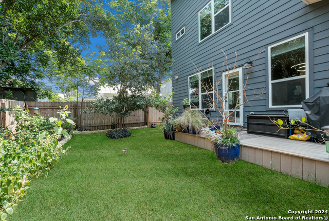 Image 27 of 30 For 812 Gevers St N
