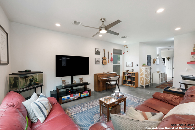 Image 6 of 30 For 812 Gevers St N