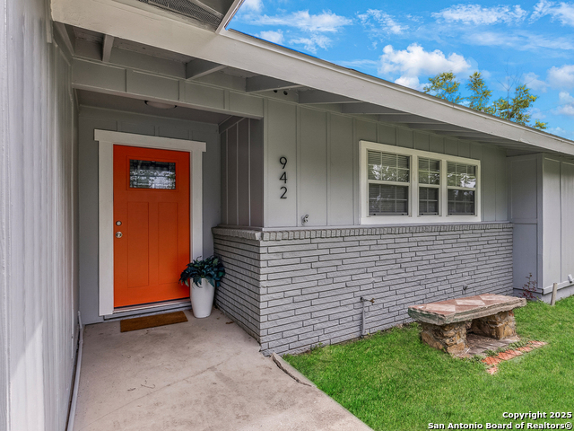 Image 4 of 23 For 942 San Angelo