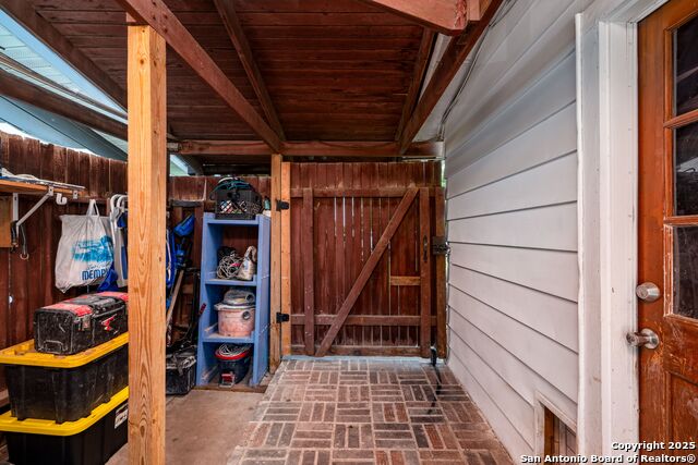 Image 21 of 36 For 222 Laurelwood