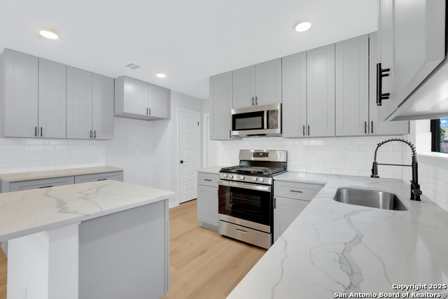 Listing photo id 7 for 9807 Boulder Hill