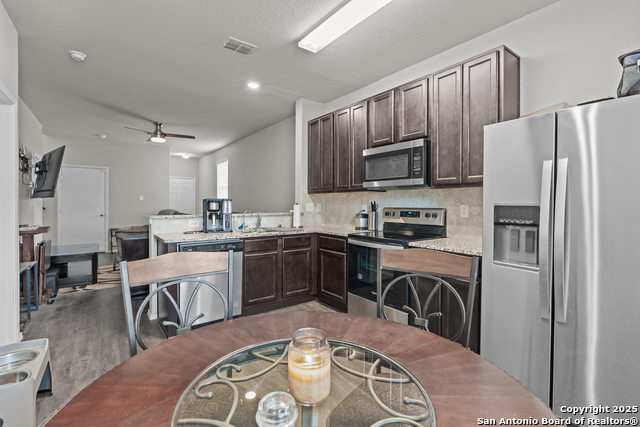 Listing photo id 8 for 10573 Green Lake