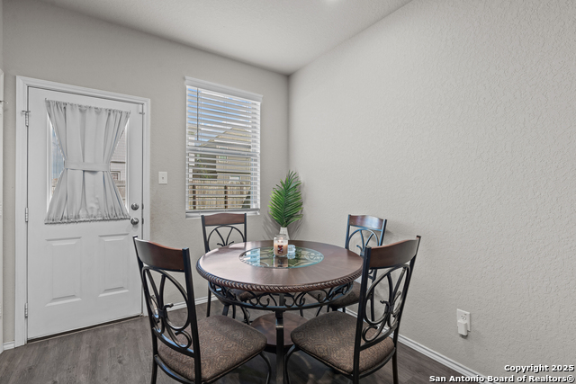 Listing photo id 10 for 10573 Green Lake