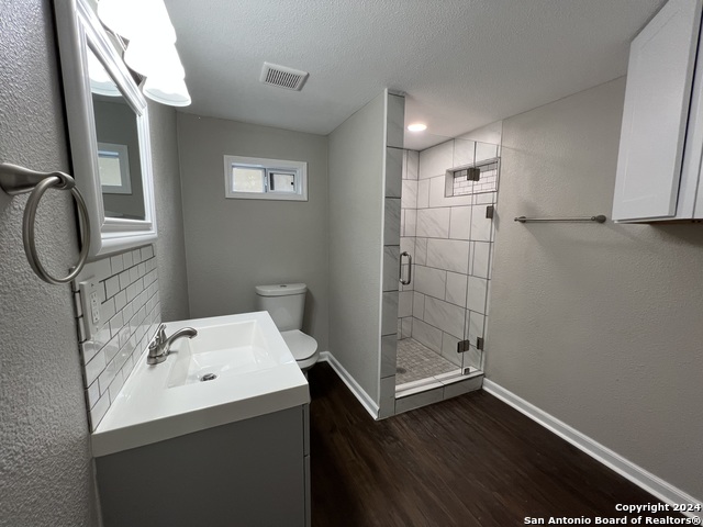 Image 7 of 8 For 333 Woodlawn  2