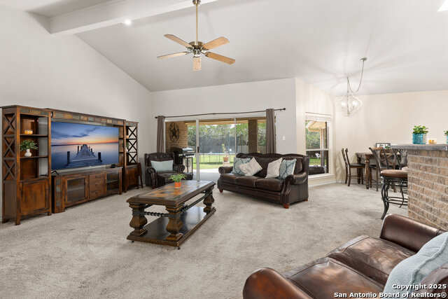 Listing photo id 8 for 585 Oak Bend Drive