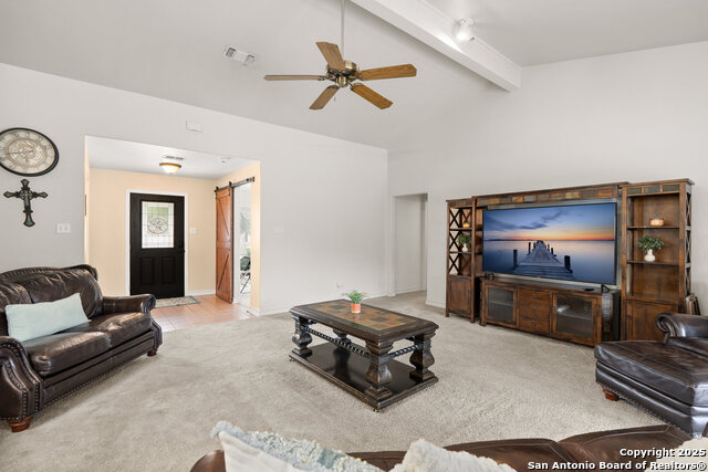 Listing photo id 9 for 585 Oak Bend Drive