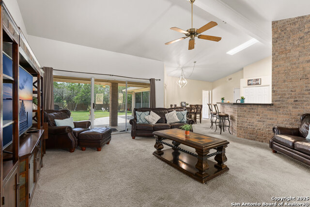 Listing photo id 10 for 585 Oak Bend Drive