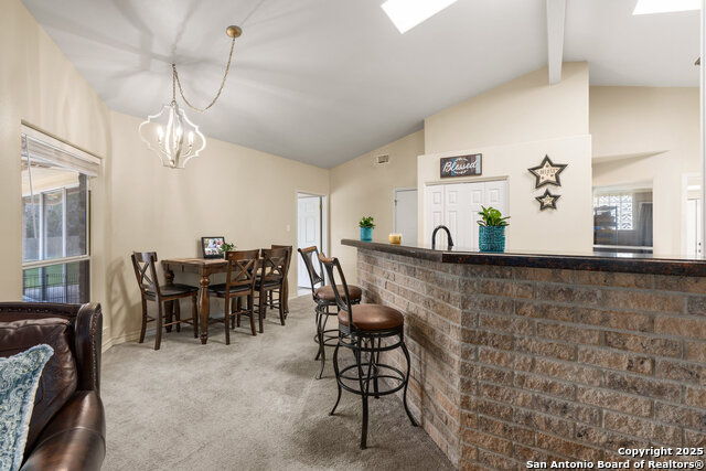 Listing photo id 12 for 585 Oak Bend Drive