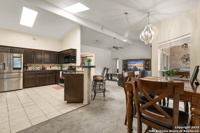 Listing photo id 13 for 585 Oak Bend Drive